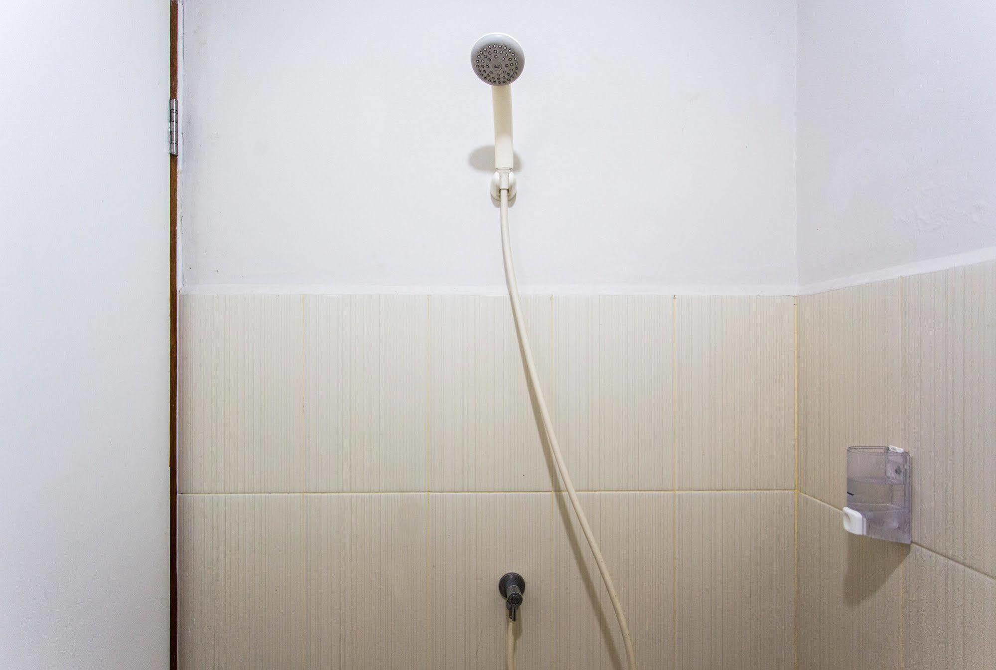 Reddoorz Apartment @ Green Pramuka Jakarta Exterior photo