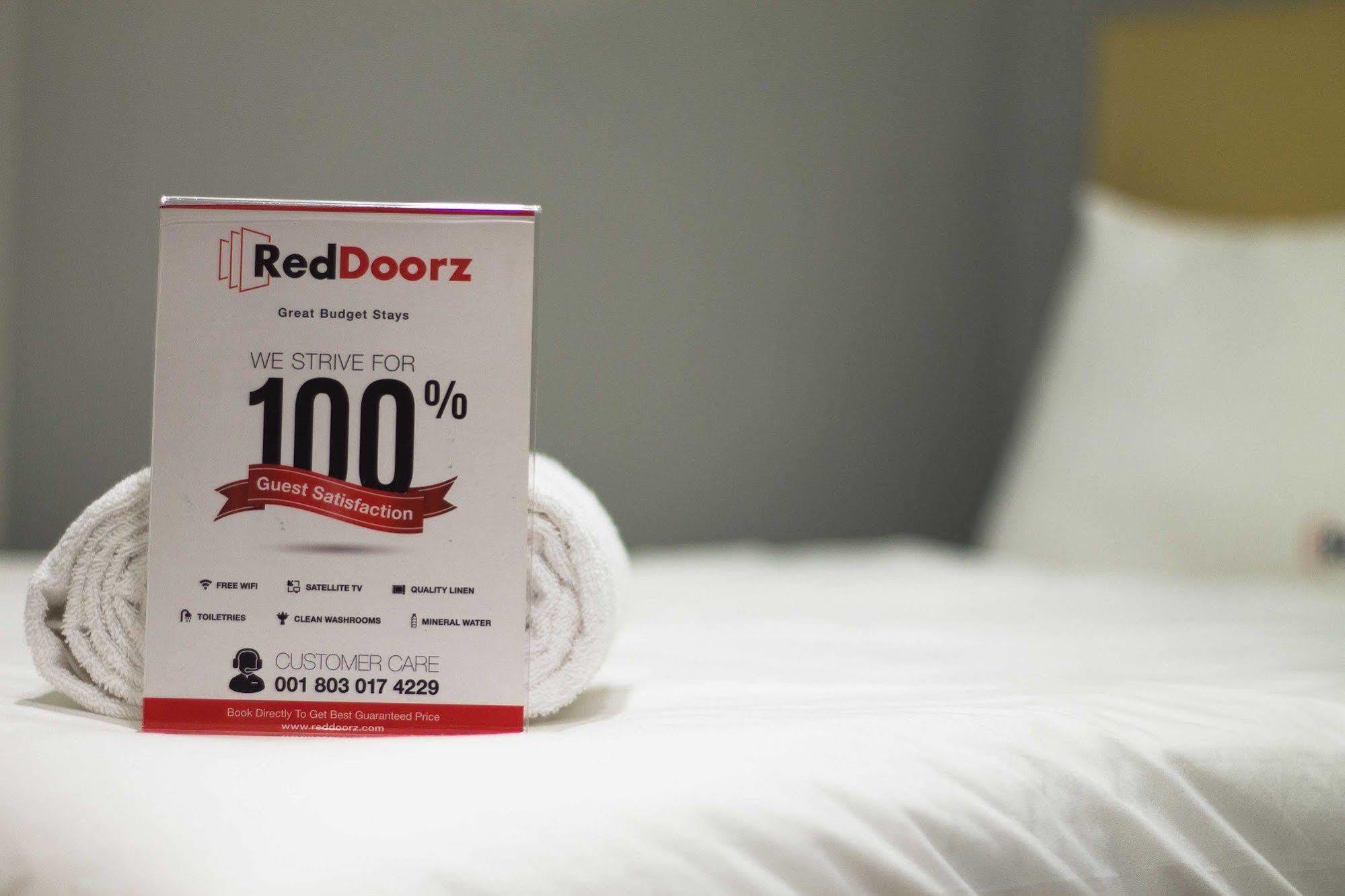 Reddoorz Apartment @ Green Pramuka Jakarta Exterior photo