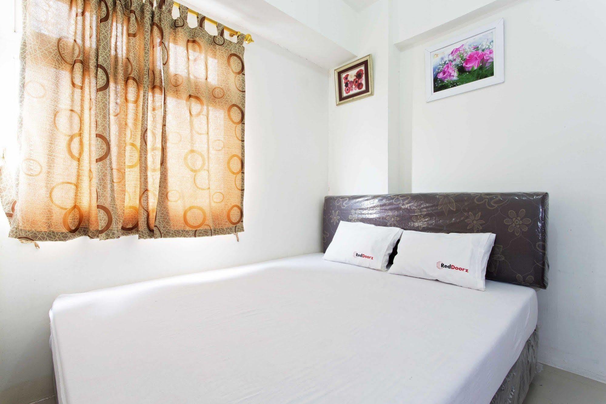 Reddoorz Apartment @ Green Pramuka Jakarta Exterior photo