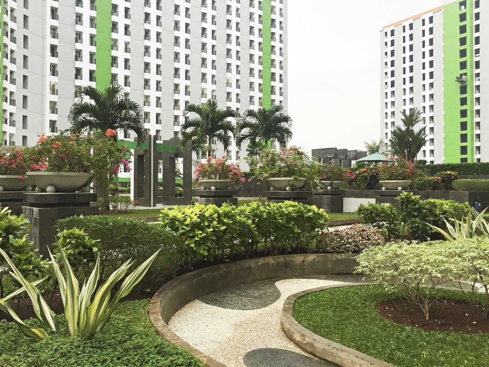 Reddoorz Apartment @ Green Pramuka Jakarta Exterior photo